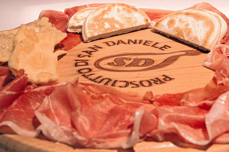 Prosciutto San Daniele, dove degustarlo a Udine Viaggi Low Cost