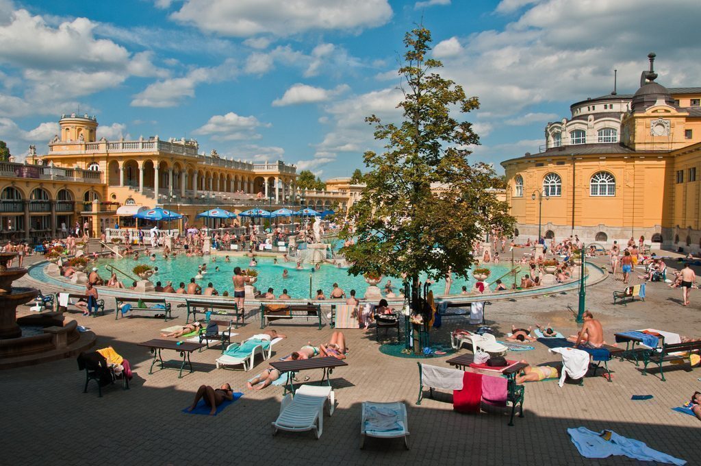 Bagni Széchenyi piscine