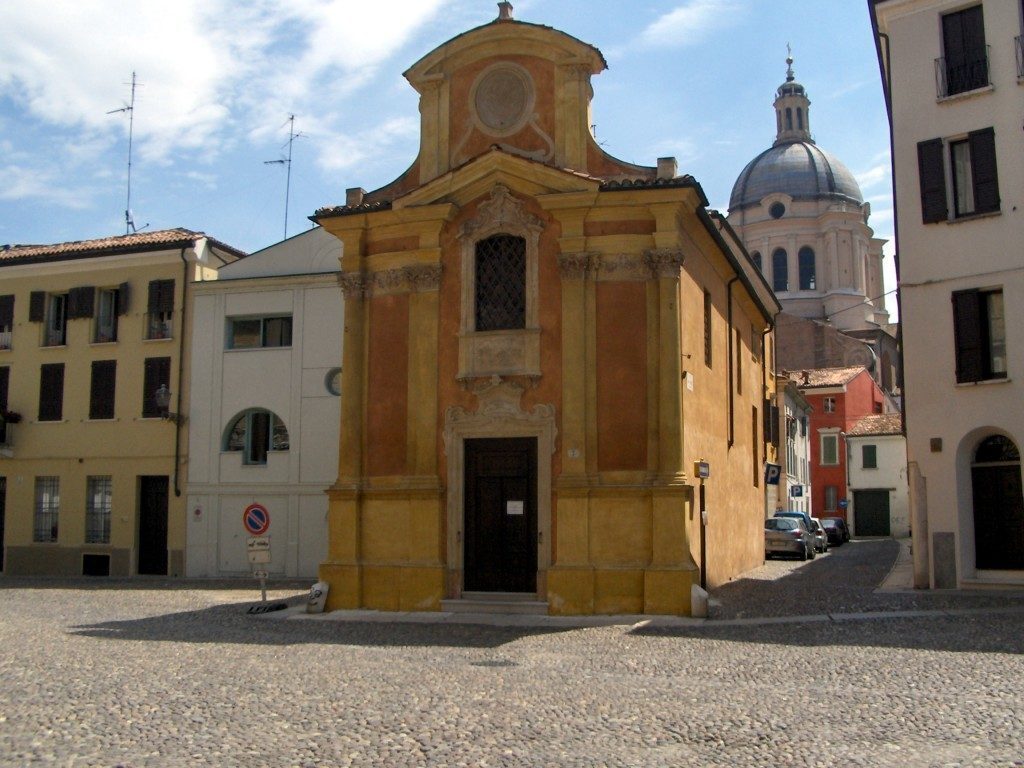 Piazza Canossa - Chiesa della Madonna del terremoto
